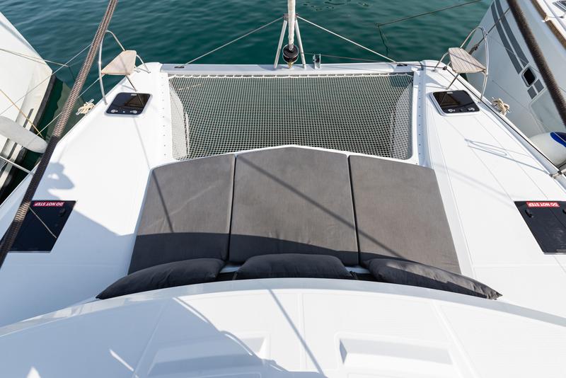 Book yachts online - catamaran - Isla 40 - Rih - A/C &amp; Generator - rent