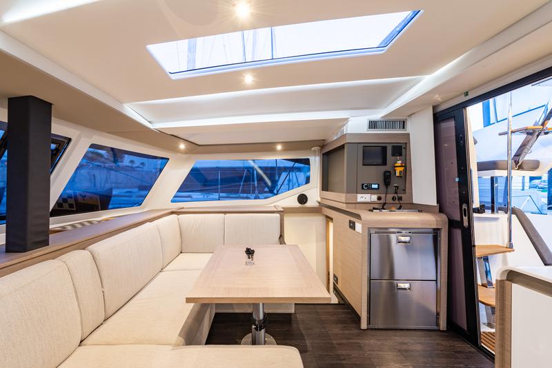 Book yachts online - catamaran - Isla 40 - Rih - A/C &amp; Generator - rent