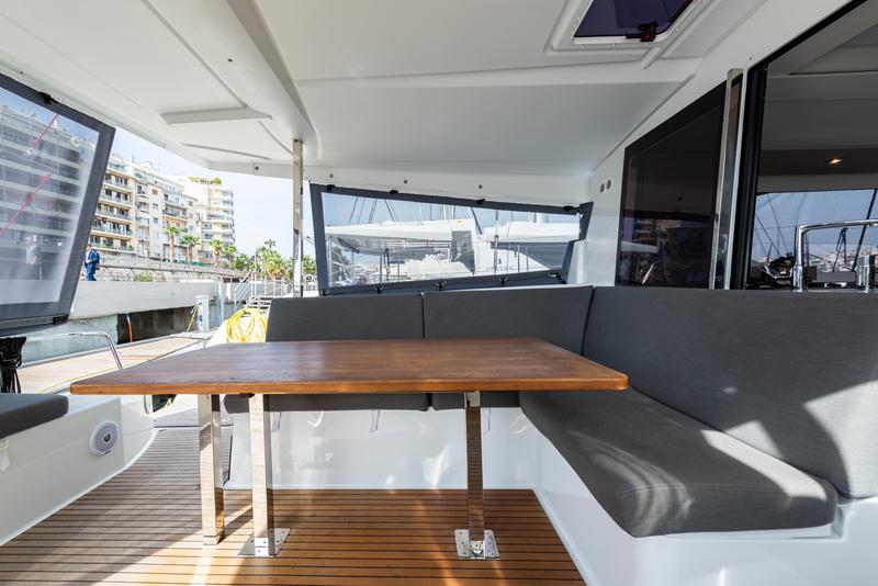 Book yachts online - catamaran - Isla 40 - Rih - A/C &amp; Generator - rent