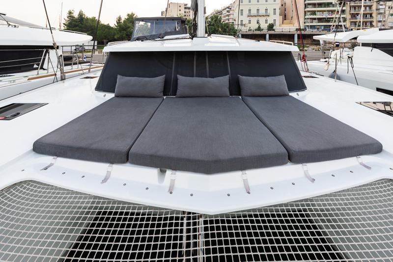 Book yachts online - catamaran - Isla 40 - Rih - A/C &amp; Generator - rent