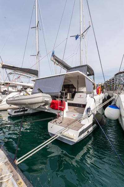 Book yachts online - catamaran - Isla 40 - Rih - A/C &amp; Generator - rent