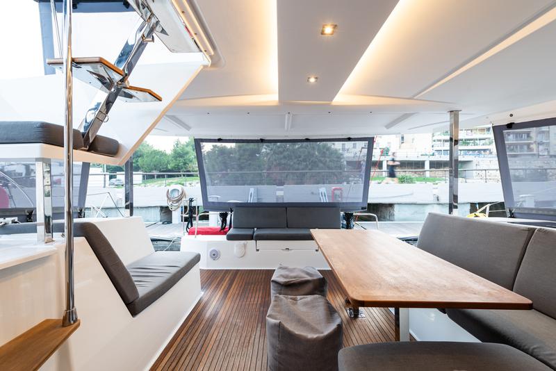 Book yachts online - catamaran - Isla 40 - Rih - A/C &amp; Generator - rent