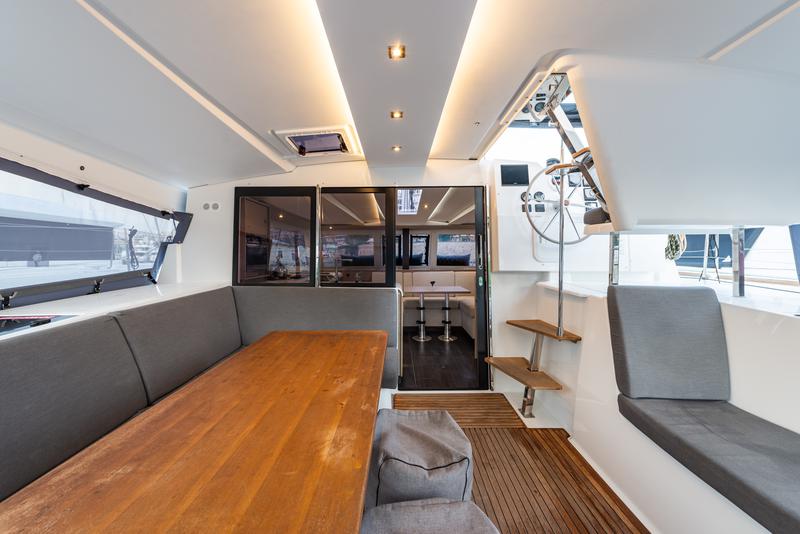 Book yachts online - catamaran - Isla 40 - Rih - A/C &amp; Generator - rent