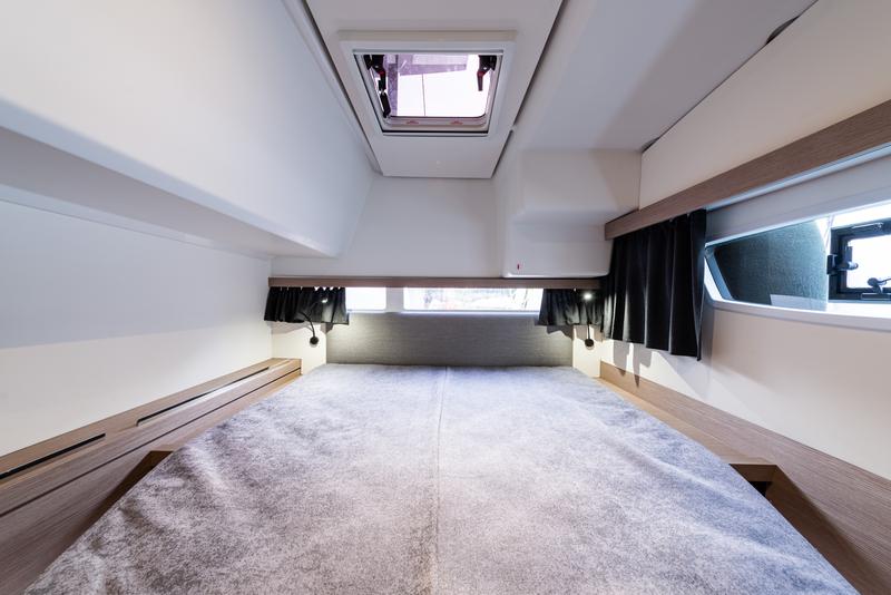 Book yachts online - catamaran - Isla 40 - Rih - A/C &amp; Generator - rent