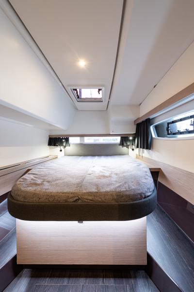 Book yachts online - catamaran - Isla 40 - Rih - A/C &amp; Generator - rent