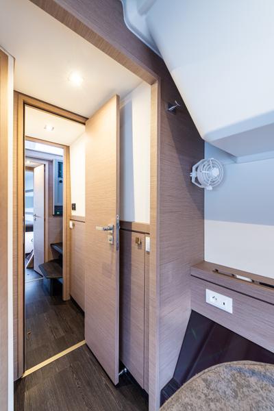 Book yachts online - catamaran - Isla 40 - Rih - A/C &amp; Generator - rent