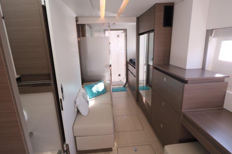 Book yachts online - powercatamaran - Leopard 53 PC - Good Vibes - rent