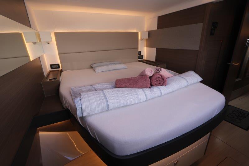 Book yachts online - powercatamaran - Leopard 53 PC - Good Vibes - rent