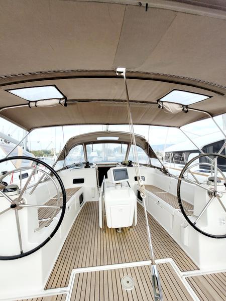 Book yachts online - sailboat - Sun Odyssey 509 - VASILIKI - rent