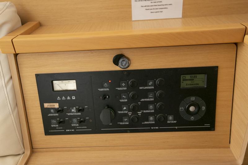 Book yachts online - catamaran - Lagoon 400 S2 12 - VASILIKI - rent