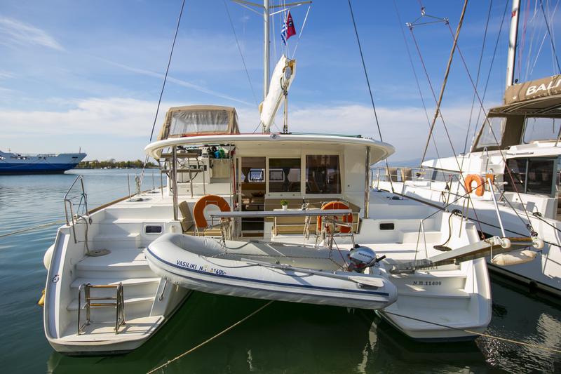 Book yachts online - catamaran - Lagoon 400 S2 12 - VASILIKI - rent