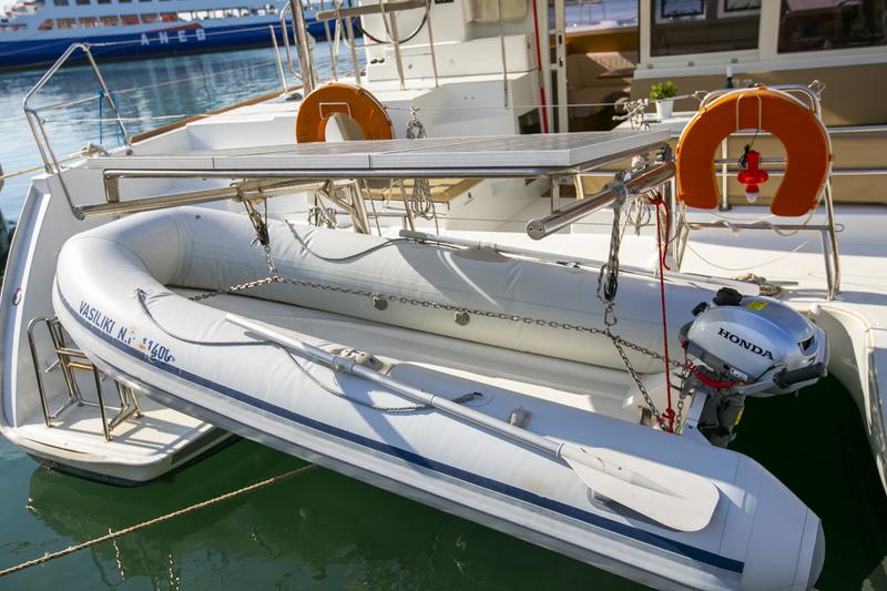 Book yachts online - catamaran - Lagoon 400 S2 12 - VASILIKI - rent