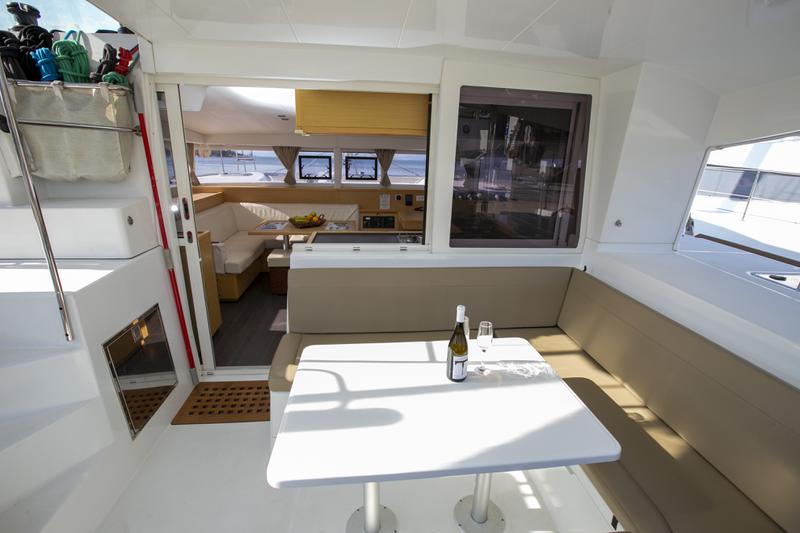 Book yachts online - catamaran - Lagoon 400 S2 12 - VASILIKI - rent