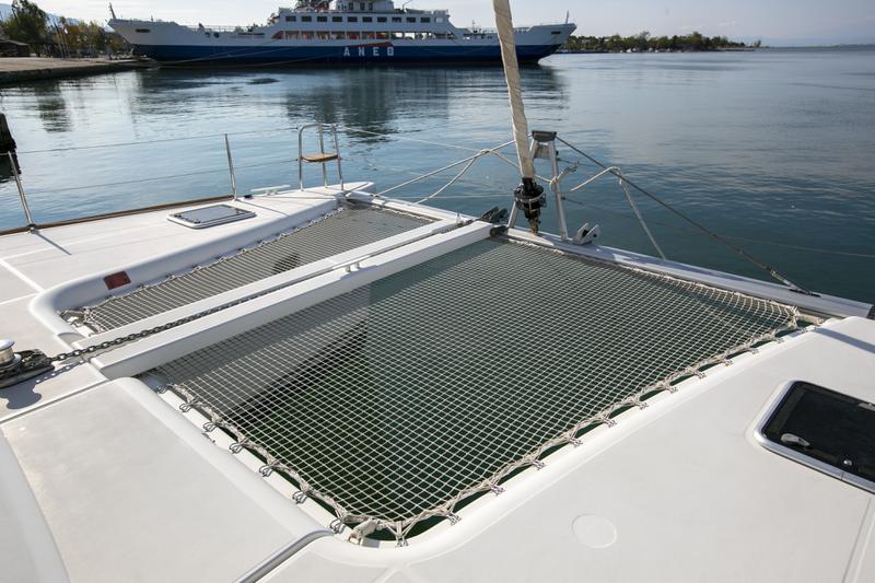 Book yachts online - catamaran - Lagoon 400 S2 12 - VASILIKI - rent