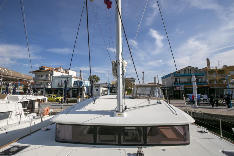 Book yachts online - catamaran - Lagoon 400 S2 12 - VASILIKI - rent