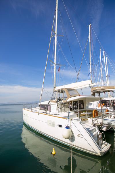 Book yachts online - catamaran - Lagoon 400 S2 12 - VASILIKI - rent