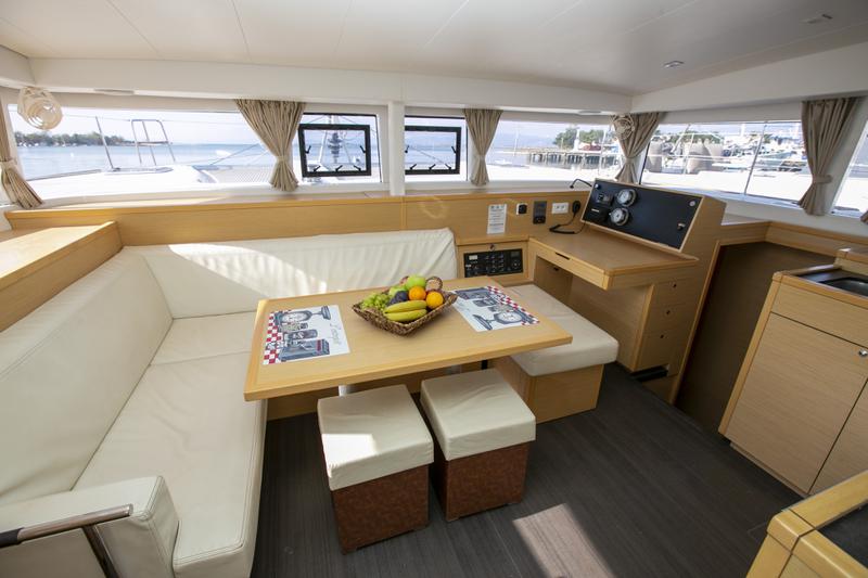 Book yachts online - catamaran - Lagoon 400 S2 12 - VASILIKI - rent