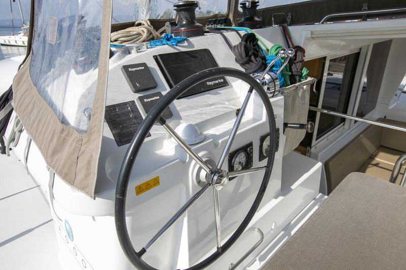 Book yachts online - catamaran - Lagoon 400 S2 12 - VASILIKI - rent