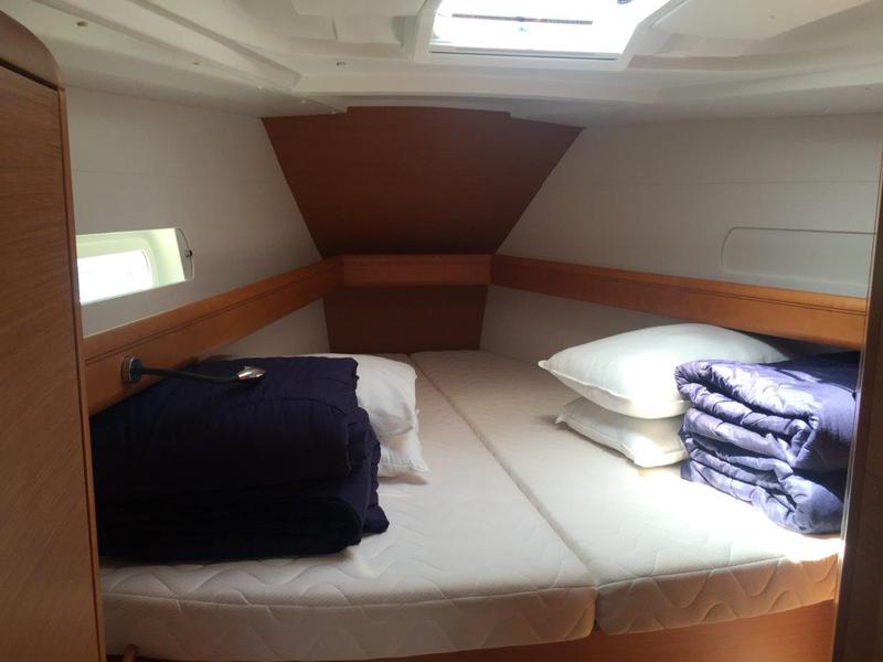 Book yachts online - sailboat - Sun Odyssey 419 - ELISABETH A  - rent