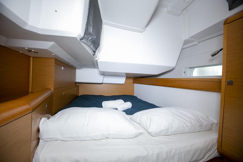 Book yachts online - sailboat - Sun Odyssey 479 - GUINNESS - rent