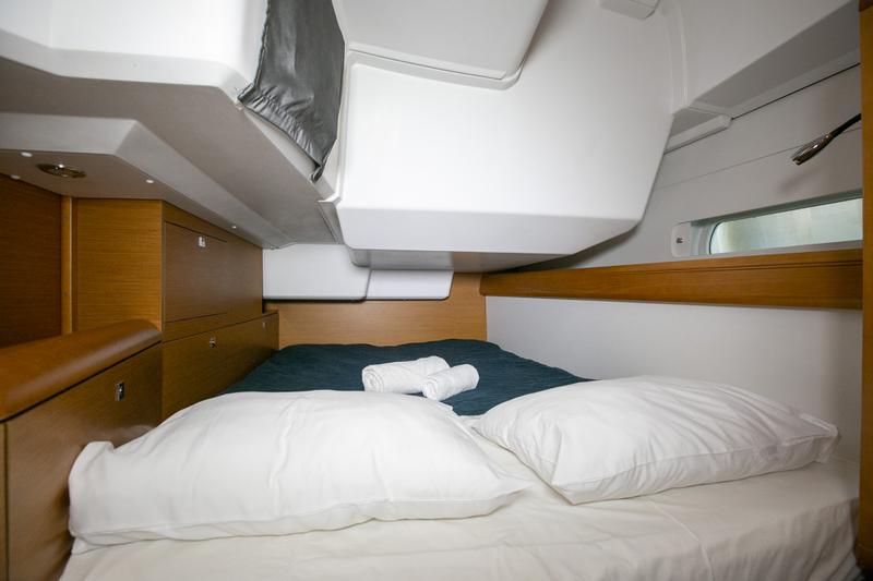 Book yachts online - sailboat - Sun Odyssey 479 - GUINNESS - rent