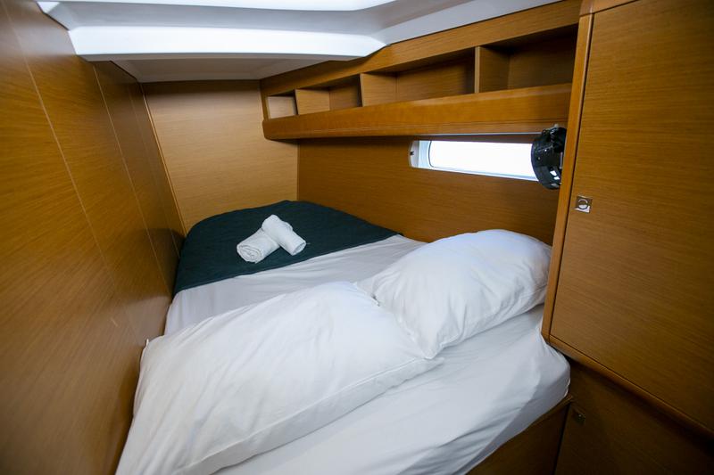 Book yachts online - sailboat - Sun Odyssey 479 - GUINNESS - rent