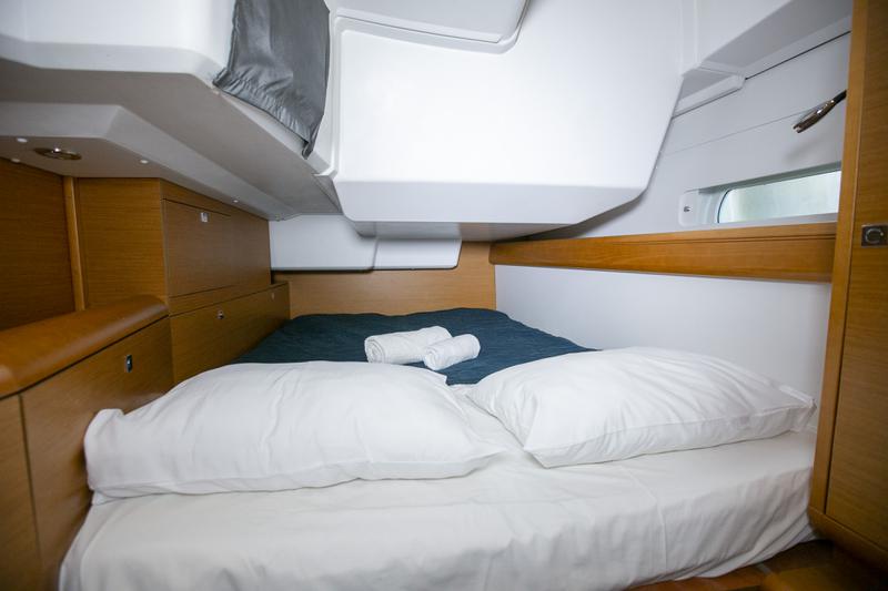 Book yachts online - sailboat - Sun Odyssey 479 - GUINNESS - rent