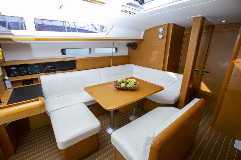 Book yachts online - sailboat - Sun Odyssey 479 - GUINNESS - rent