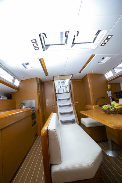 Book yachts online - sailboat - Sun Odyssey 479 - GUINNESS - rent