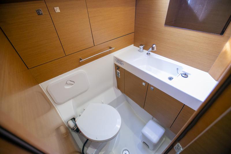 Book yachts online - sailboat - Sun Odyssey 479 - GUINNESS - rent