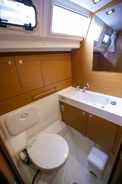 Book yachts online - sailboat - Sun Odyssey 479 - GUINNESS - rent