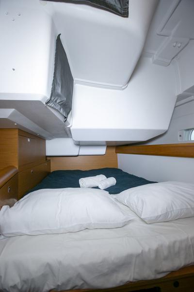 Book yachts online - sailboat - Sun Odyssey 479 - GUINNESS - rent