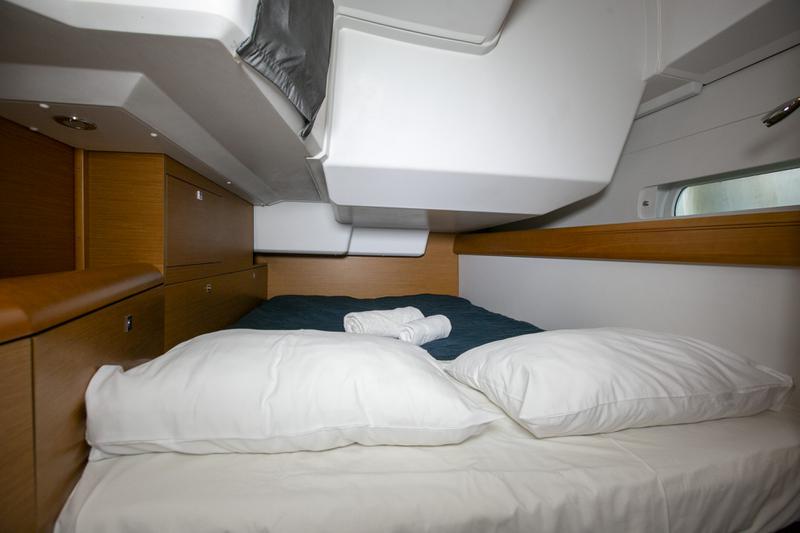 Book yachts online - sailboat - Sun Odyssey 479 - GUINNESS - rent