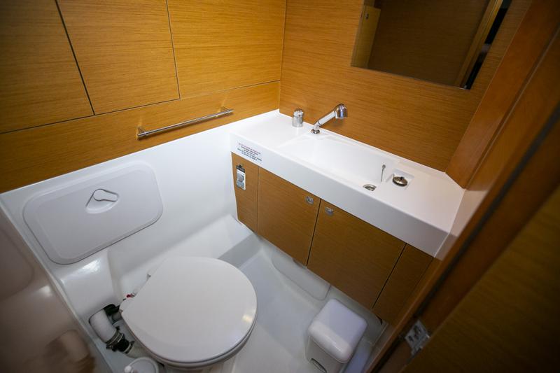 Book yachts online - sailboat - Sun Odyssey 479 - GUINNESS - rent