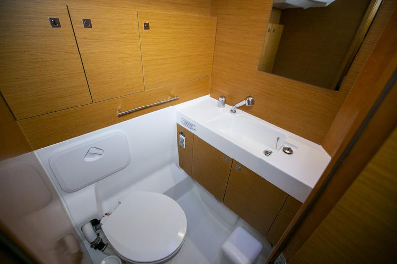 Book yachts online - sailboat - Sun Odyssey 479 - GUINNESS - rent