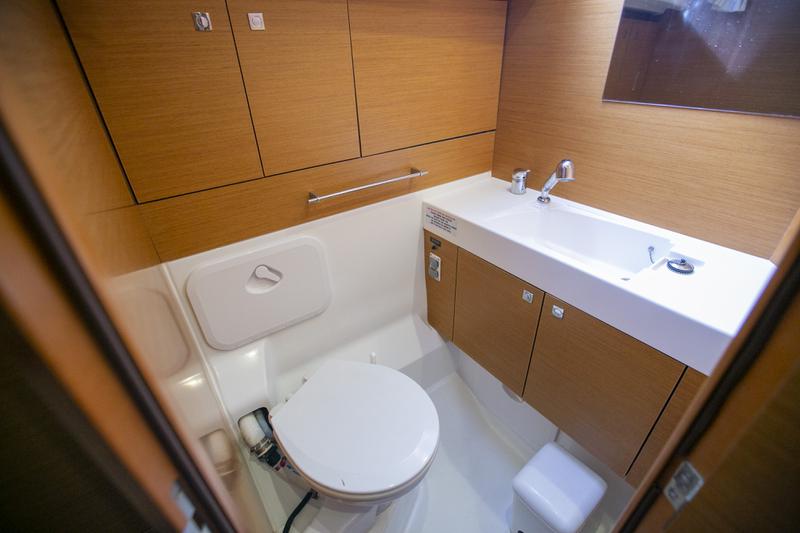 Book yachts online - sailboat - Sun Odyssey 479 - GUINNESS - rent