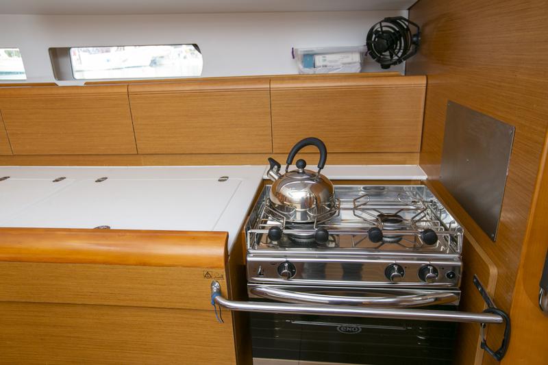 Book yachts online - sailboat - Sun Odyssey 479 - GUINNESS - rent