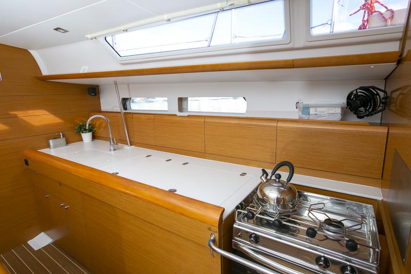 Book yachts online - sailboat - Sun Odyssey 479 - GUINNESS - rent