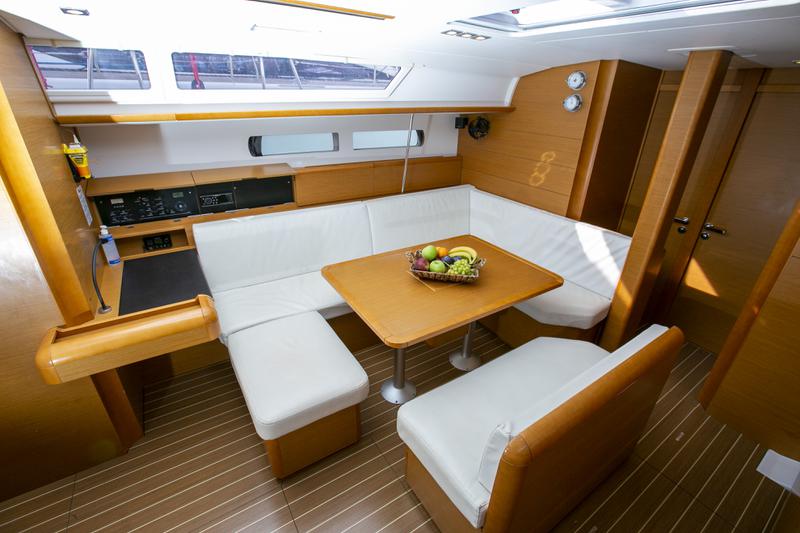 Book yachts online - sailboat - Sun Odyssey 479 - GUINNESS - rent