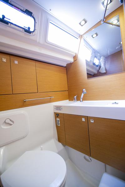 Book yachts online - sailboat - Sun Odyssey 479 - GUINNESS - rent