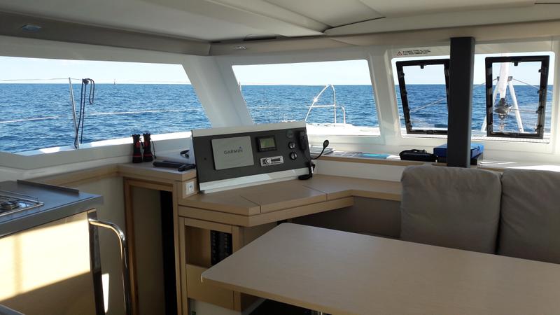 Book yachts online - catamaran - Lucia 40 - Ginesta - rent