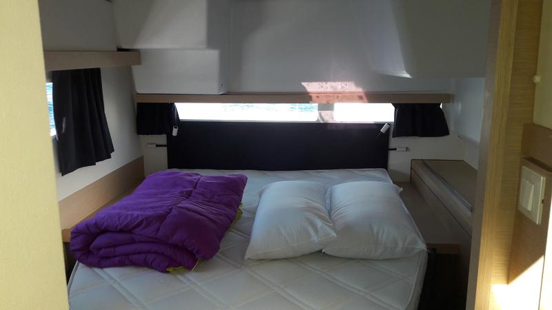 Book yachts online - catamaran - Lucia 40 - Ginesta - rent