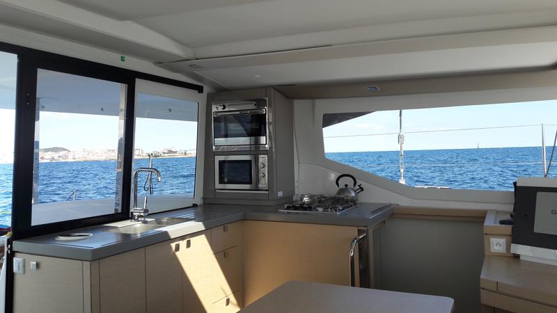 Book yachts online - catamaran - Lucia 40 - Ginesta - rent