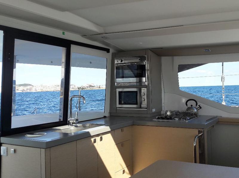 Book yachts online - catamaran - Lucia 40 - Ginesta - rent