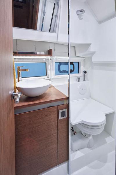 Book yachts online - motorboat - Jeanneau NC 33 - Sunny M - rent