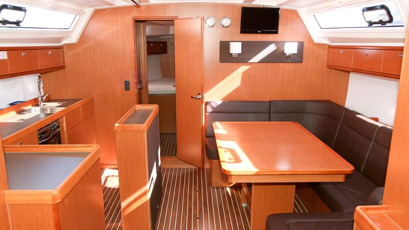 Book yachts online - sailboat - Bavaria Cruiser 46 - Beef - rent