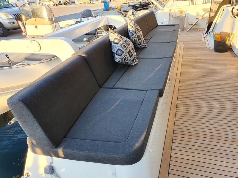 Book yachts online - catamaran - Lagoon 620 - JARANA - rent