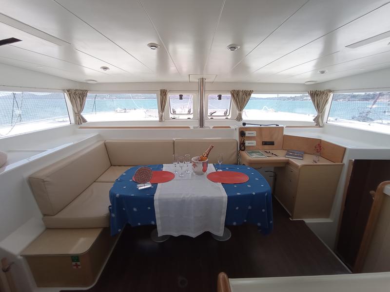 Book yachts online - catamaran - Lagoon 400 - TRAMONTANA - rent