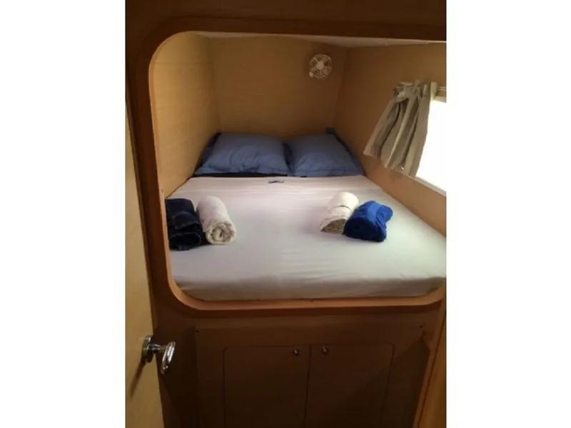 Book yachts online - catamaran - Lagoon 380 S2 - WHY KNOT - rent