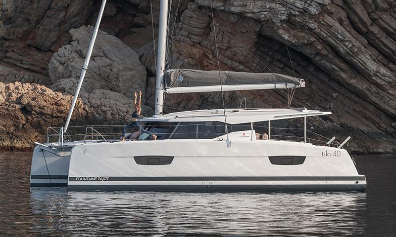 Book yachts online - catamaran - Isla 40 - BLUE SERENITY (Air-conditition, gas barbeque) - rent
